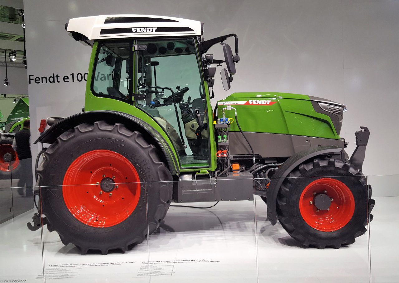 Fendt switches the diesel tank for a plug at Agritechnica