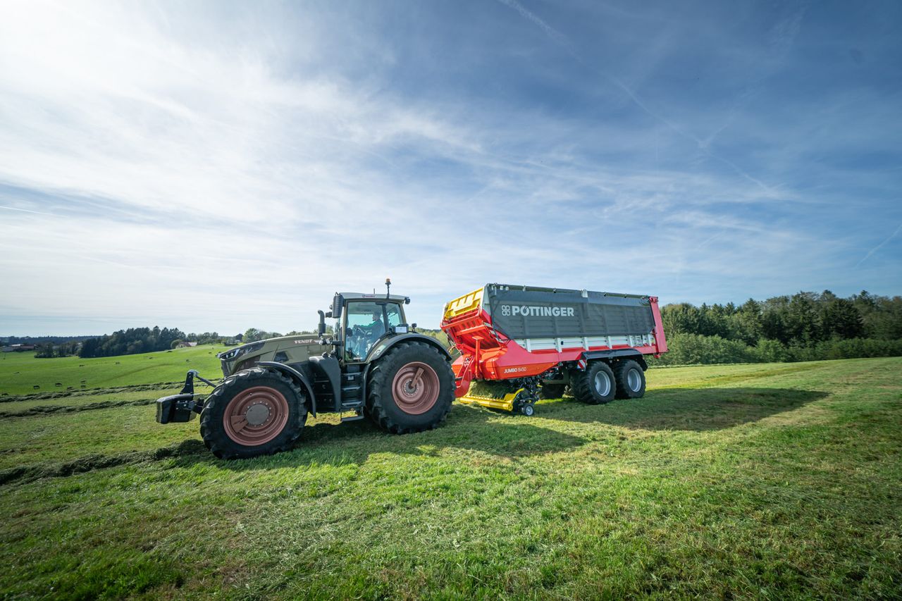 Machinery: Pottinger JUMBO 8000 forage wagon series