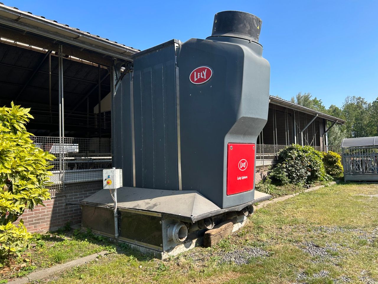 Precision fertiliser and ammonia emission reduction tool