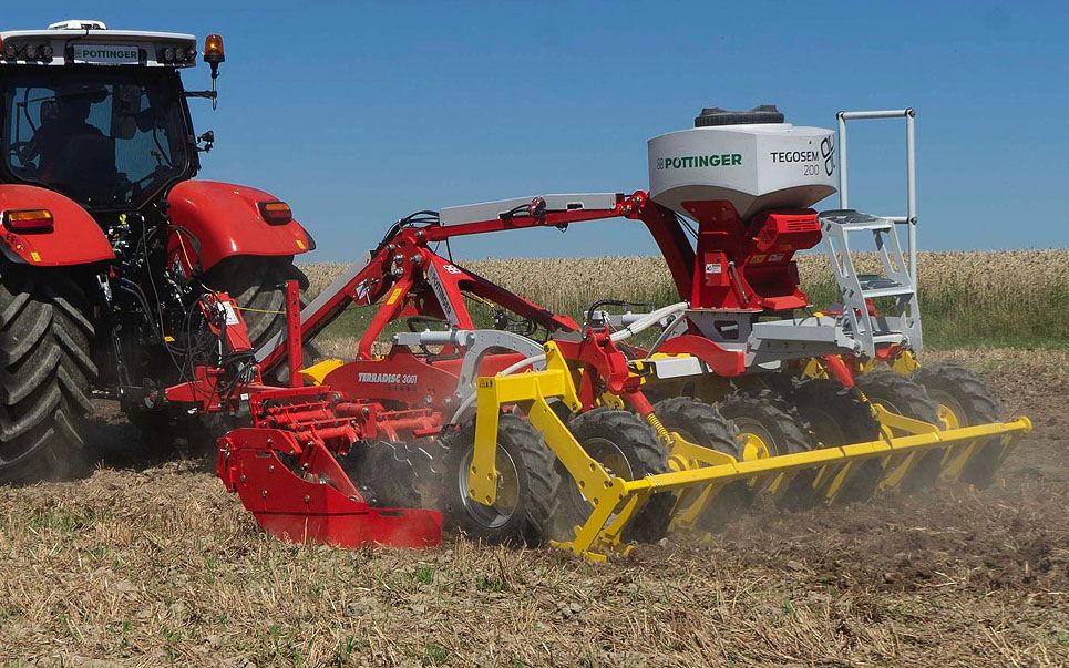 The Tegosem has already been installed on on the Pottinger Terradisc for sowing cover crops in behind a disced implement