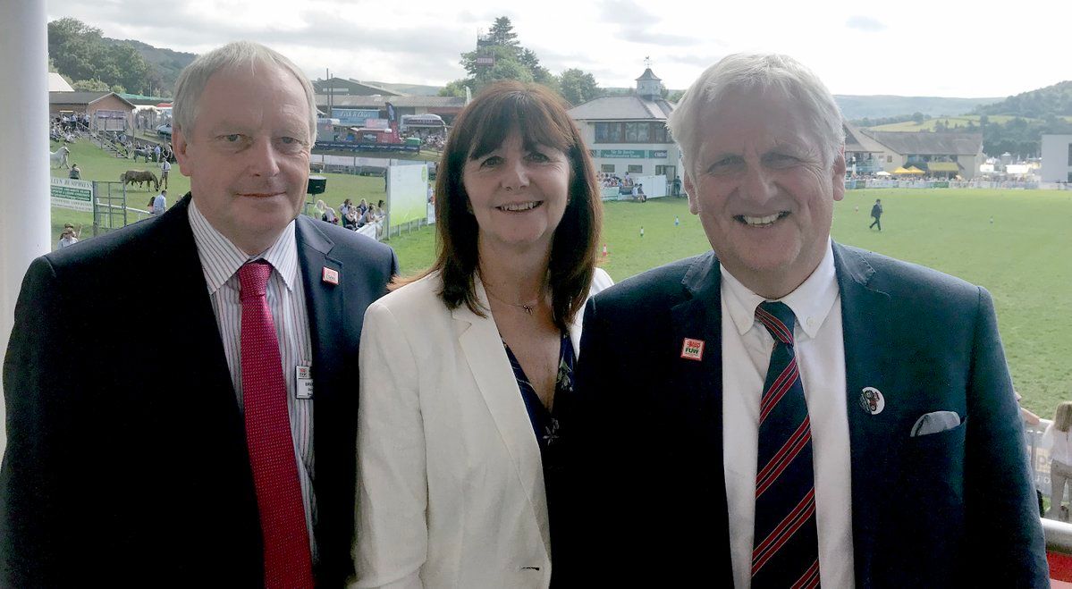 FUW urges Welsh Government to lighten burden on farmers