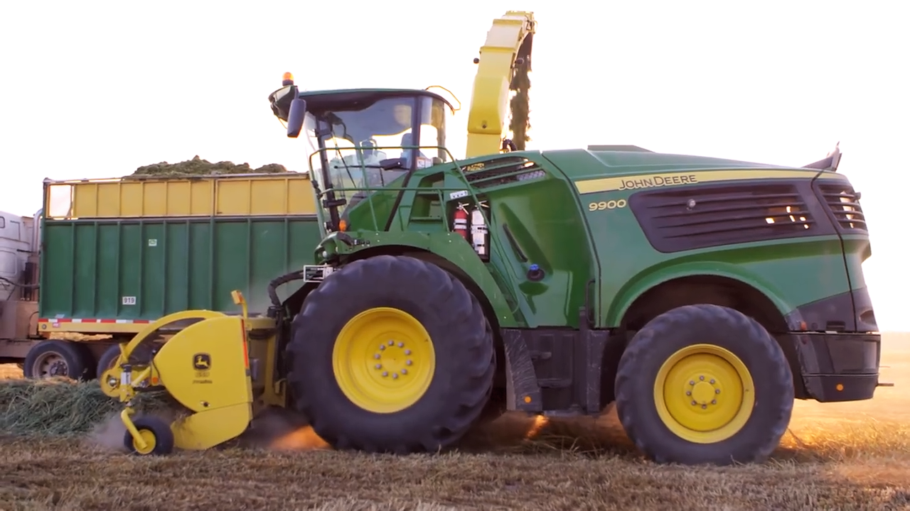 New flagship Deere forager has a 970hp V12 engine…from Liebherr