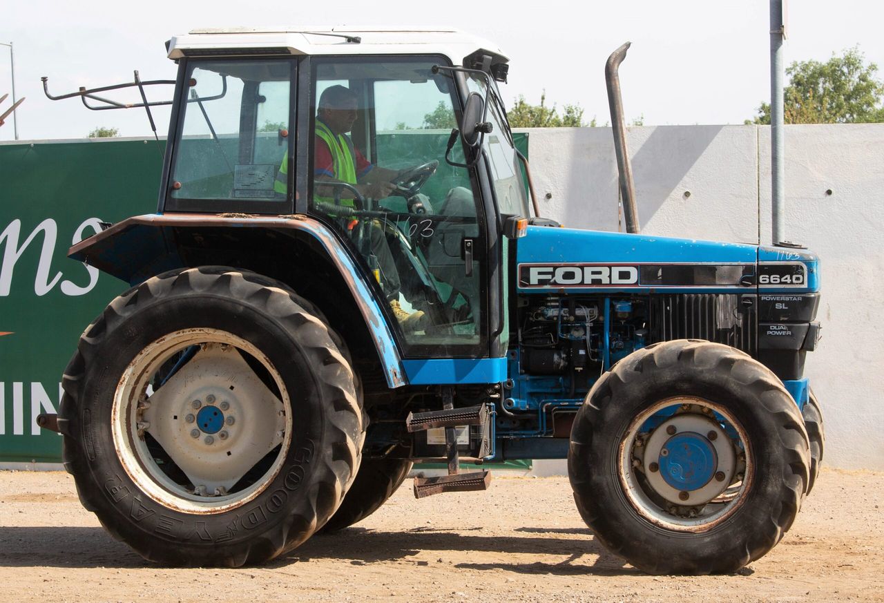 Auction report: Ford / New Holland highlights from latest Cambridge sale