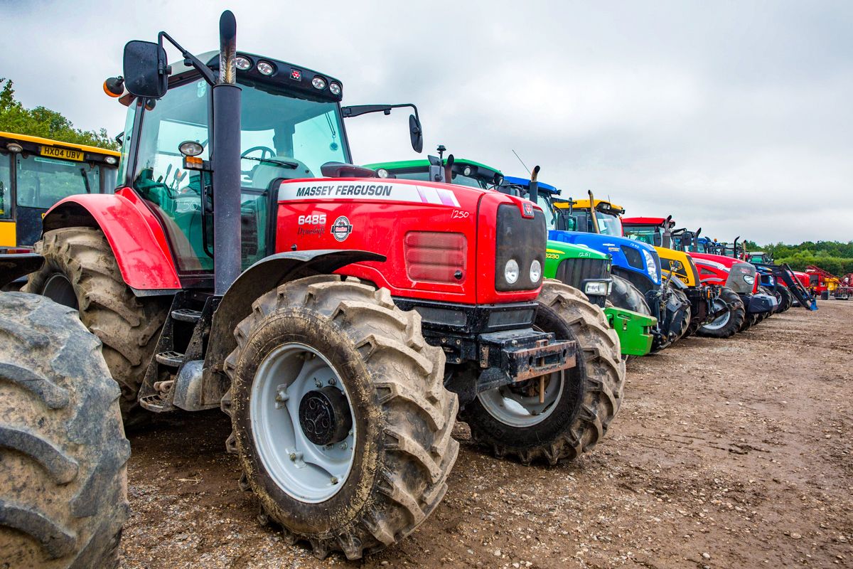 Auction report: Pics and prices from ‘monster’ Cambridge tractor sale