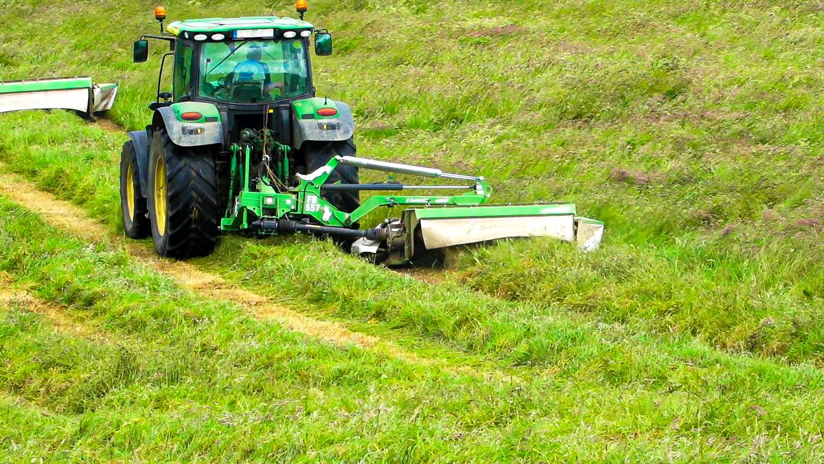 'Don't let high fuel costs put you off extra silage cuts'