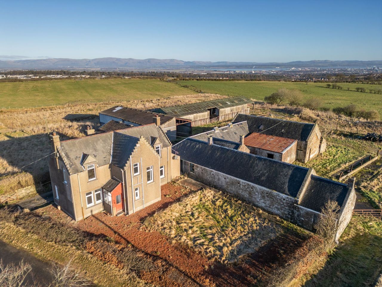 5ac with farmhouse and outbuildings enters the Scottish market