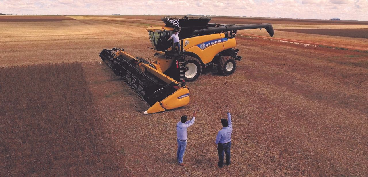 439t of soybean in 8 hours...with a twin-rotor giant