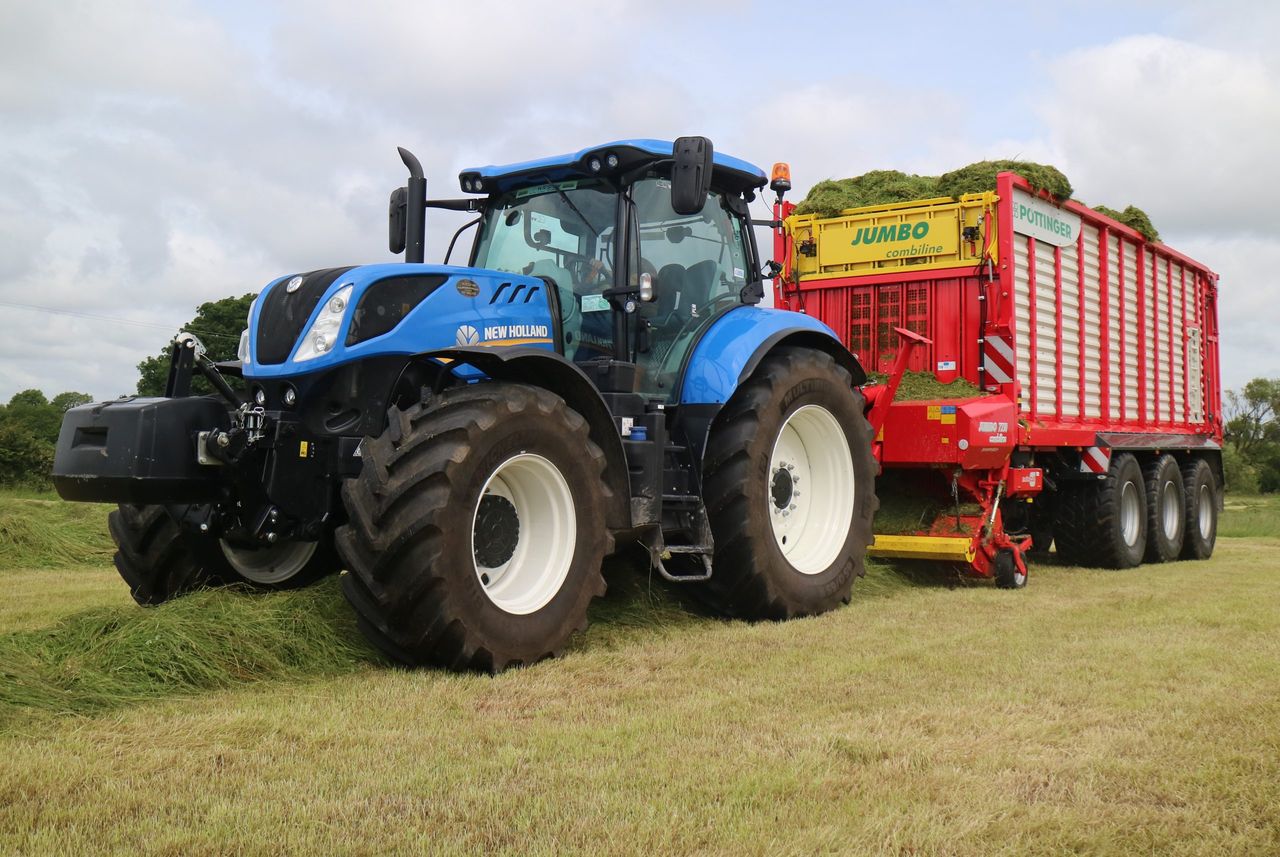 Pics: Tri-axle wagon is a 'weapon of grass destruction'