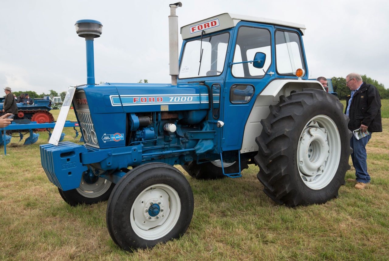 How much did this Ford 7000 - in fine fettle - fetch at auction?