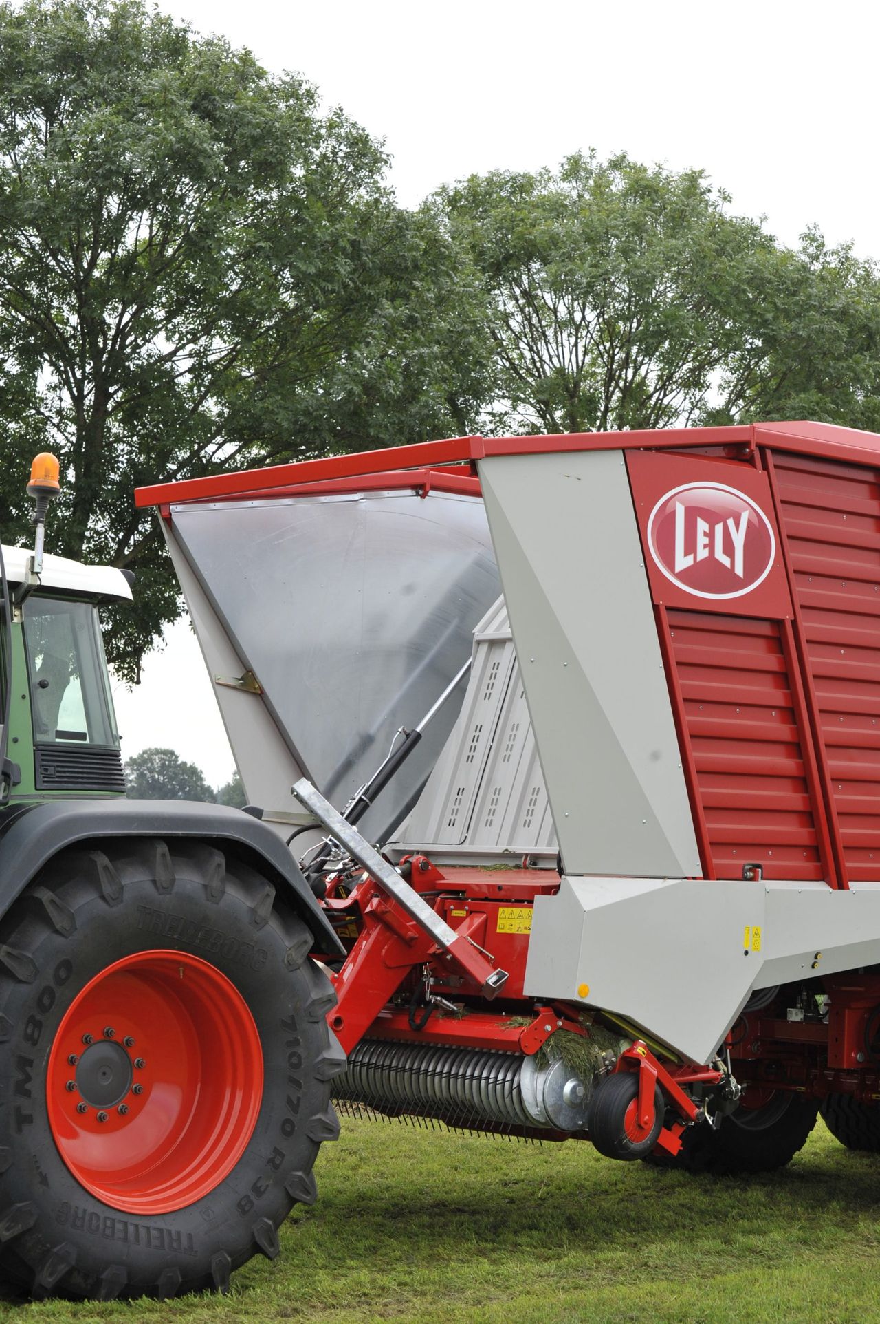 Lely expands wagon range with Tigo PR