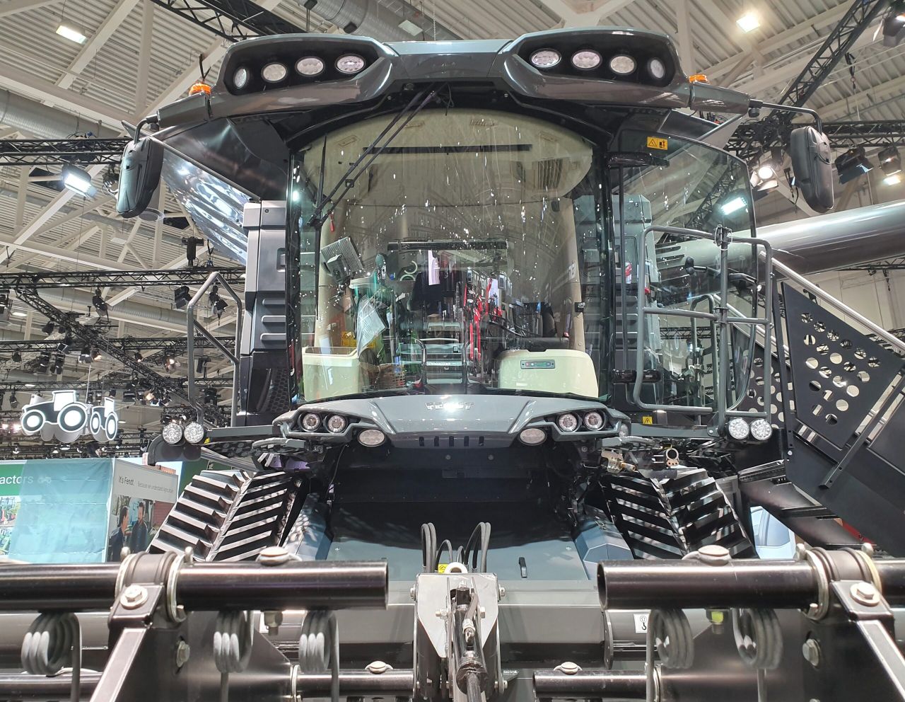 Agritechnica 2019: Flagship Fendt combine has no steering wheel