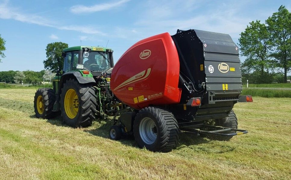 Weaving about to fill the chamber; Why not let the baler 'weave' for you?