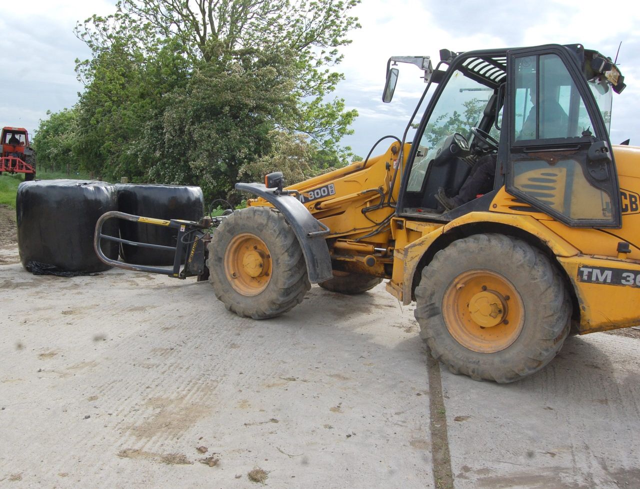 What is the correct way to stack round bales of silage?