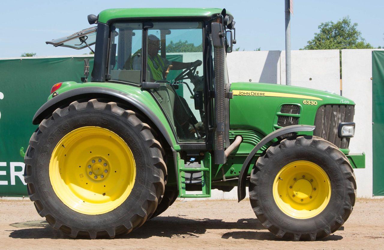 Auction report: John Deere highlights from June sale at Cambridge