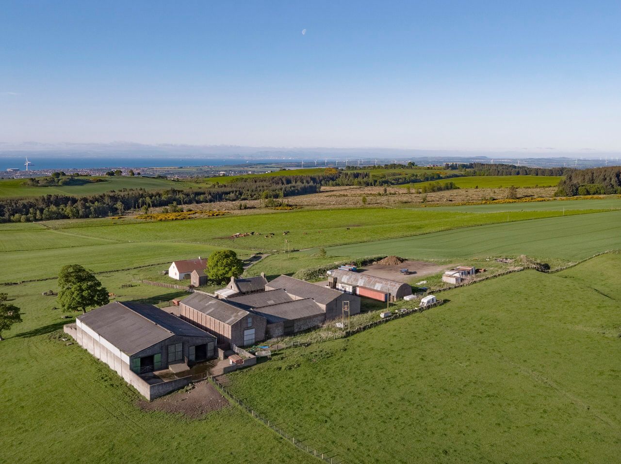 300ac mixed farming unit comes with traditional and modern agricultural buildings