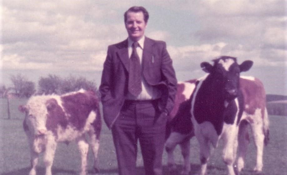 Tributes paid to long-standing NI politican and farmer Charlie Poots