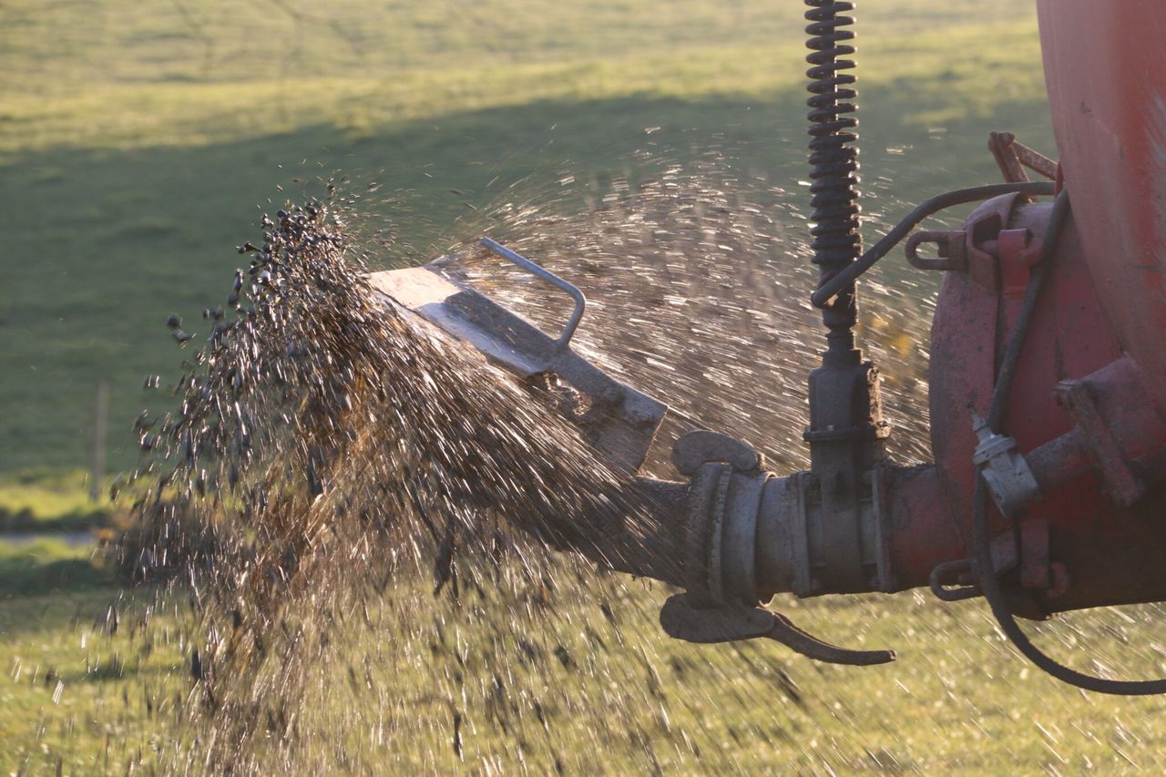 Swann calls for farmers to be allowed to spread slurry early