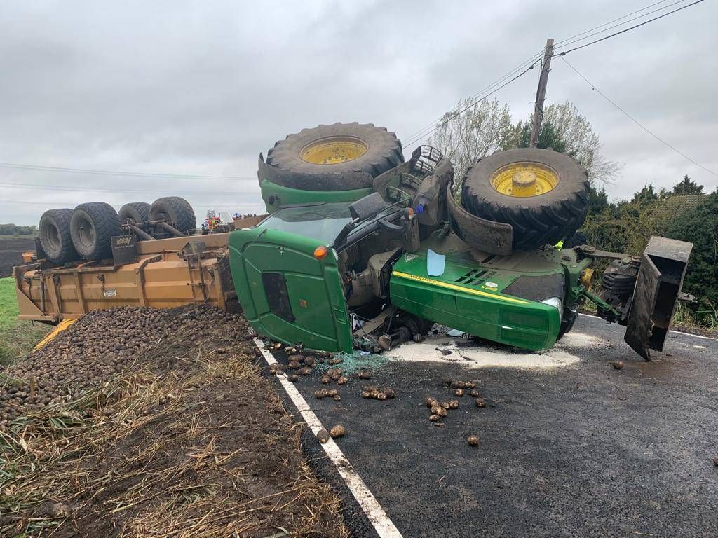 Tractor and trailer with 11t of potatoes overturn on roadside