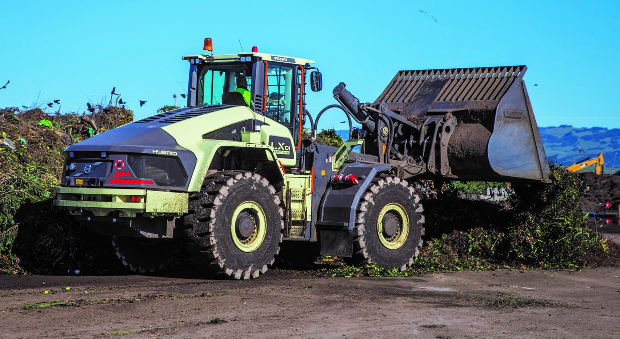 Volvo hybrid loading shovel 'boosts fuel efficiency by 50%'