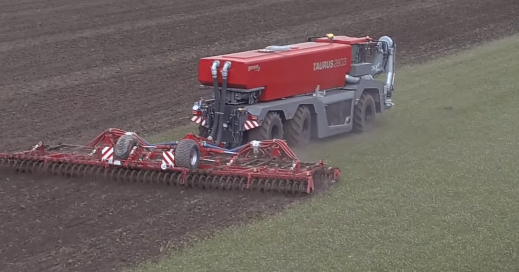 Video: Giant 650hp slurry tanker on the way to UK