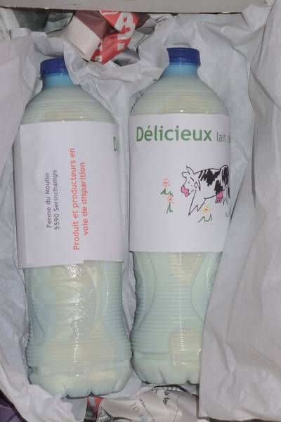 Pics: Farmers send fresh milk to Juncker for not reacting to Hogan letter