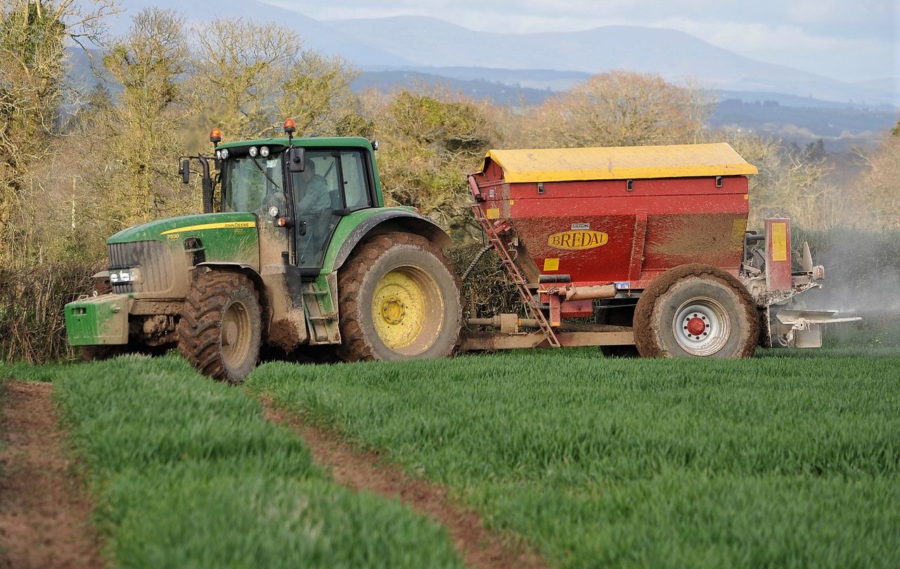 Can this '2-in-1' Irish braking system keep trailed spreaders in tow?