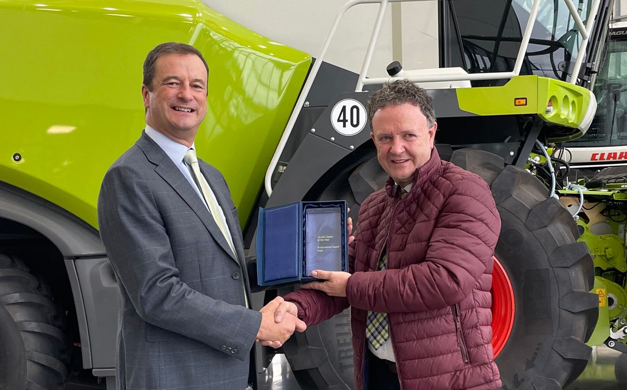 Claas awards Dealer of the Year to Kellys