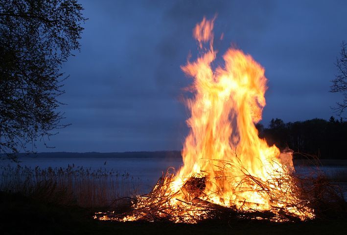 Bonfires are not an excuse to burn household rubbish - Environment Agency