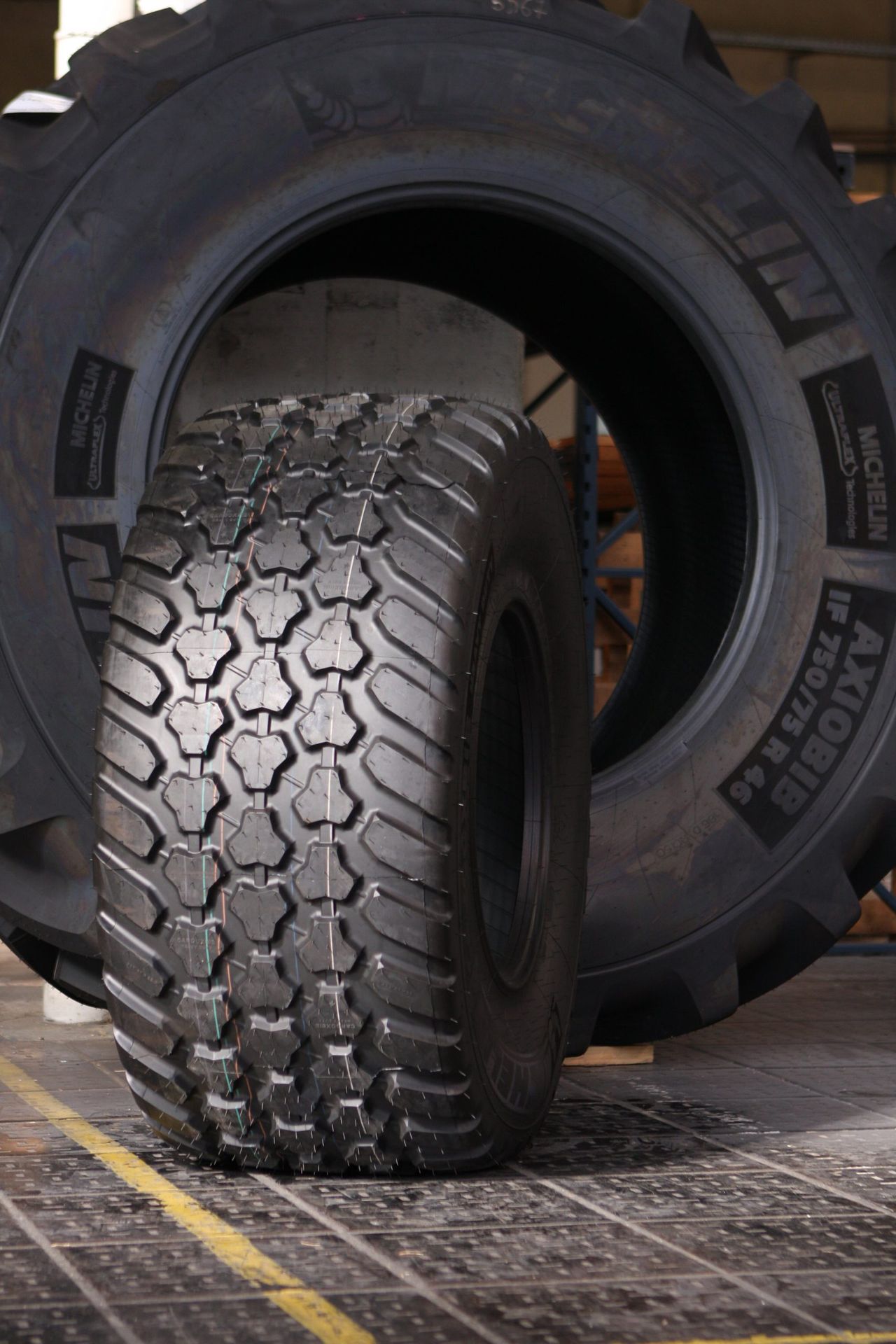 Michelin unveils new Cargoxbib heavy duty tyre