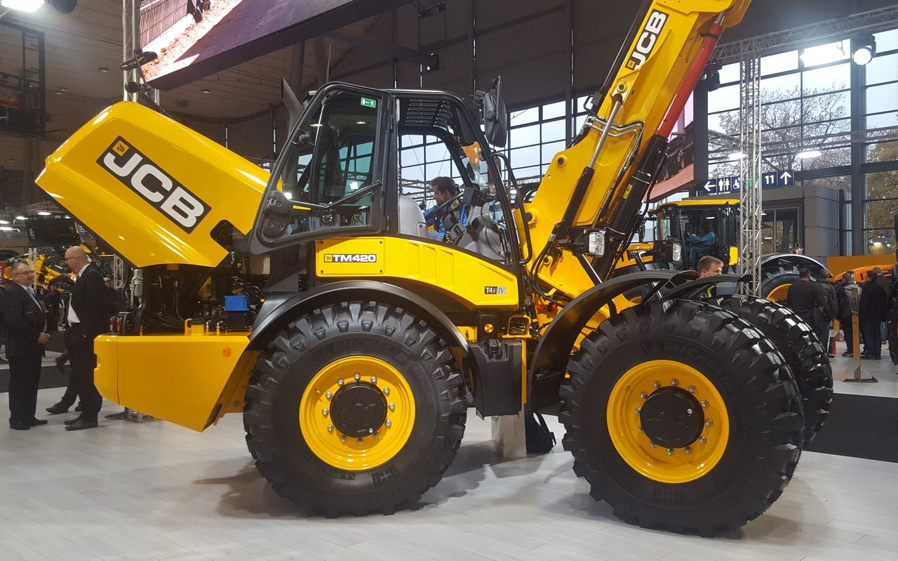 JCB brings beefed-up, pivot-steer telehandler to Agritechnica