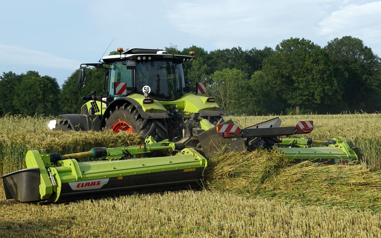 Photos: Augers or belts? Claas expands mower range with both