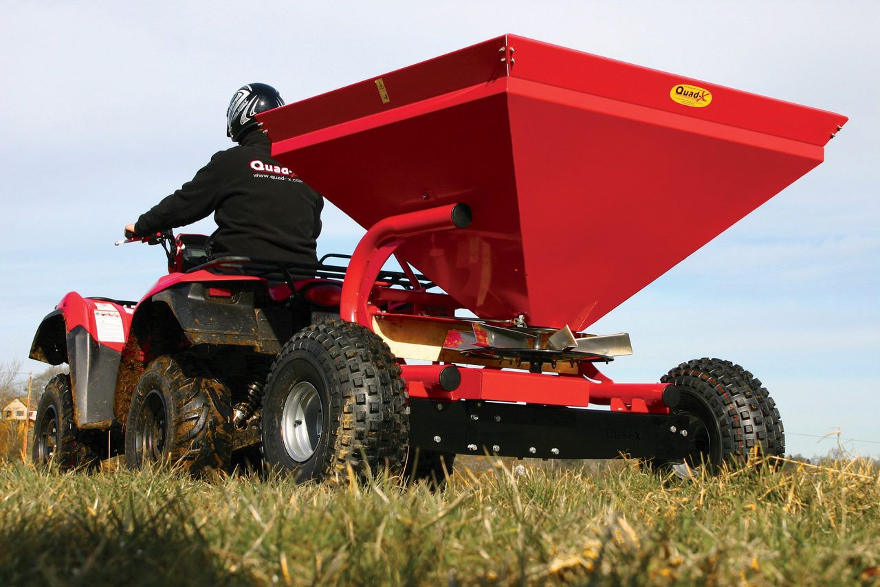 Quad-X spreader designed with wide axle to increase stability