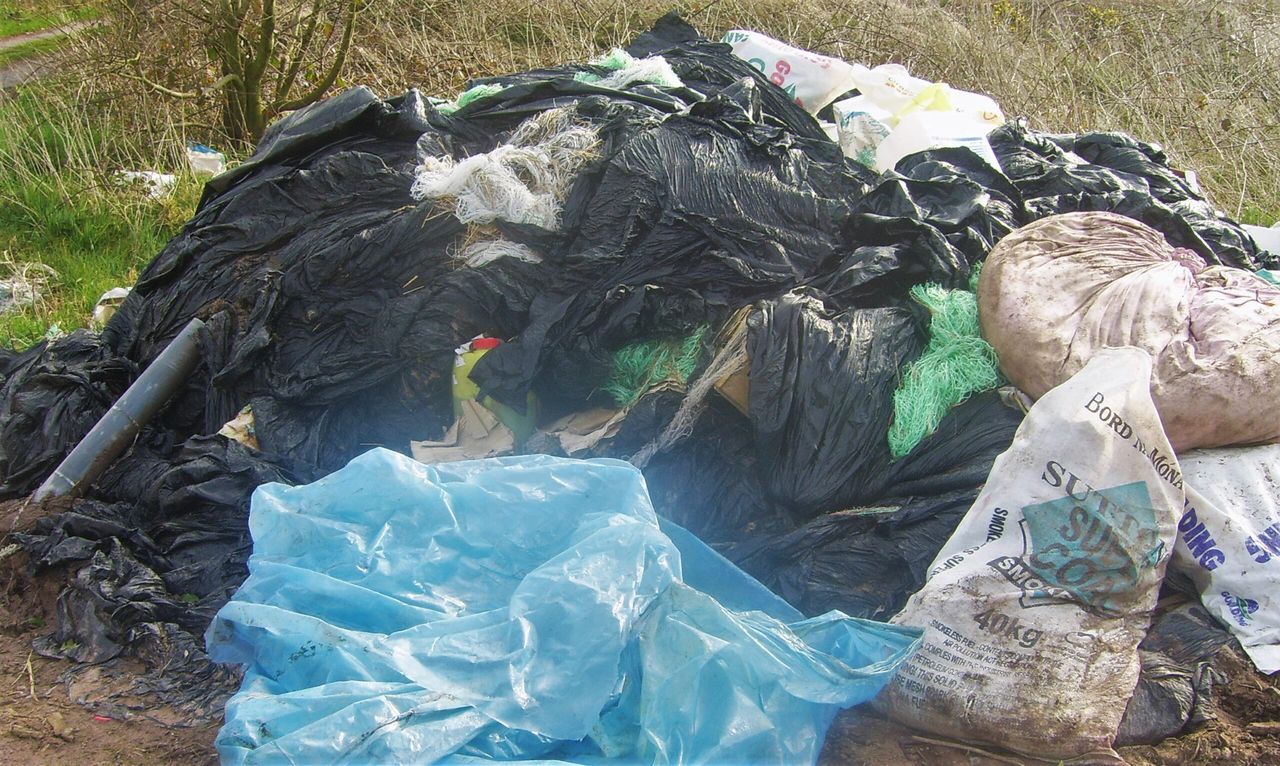 Union calls for 'emergency measures' to tackle Wales' agricultural plastic backlog