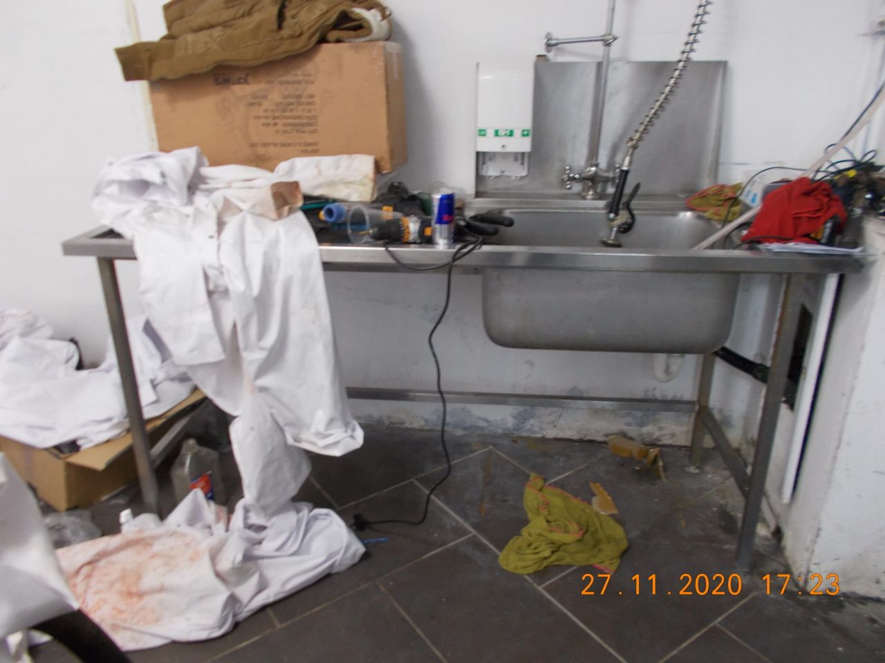 2t of fresh meat found to be cut and packed from car wash workshop