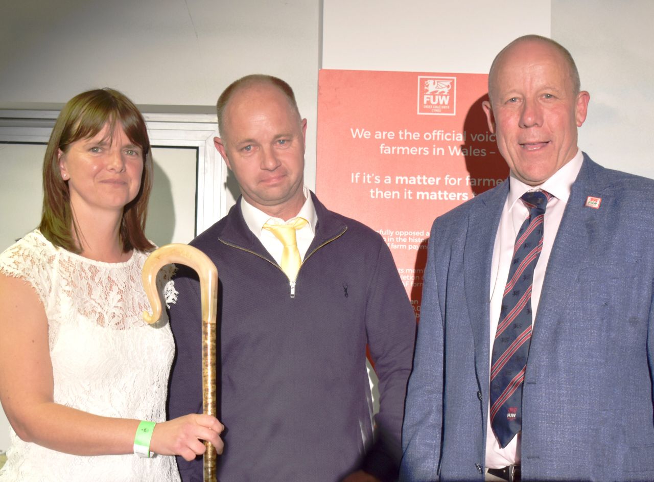 Wyn and Enid Davies win FUW award for filming 'horrific' bovine TB process