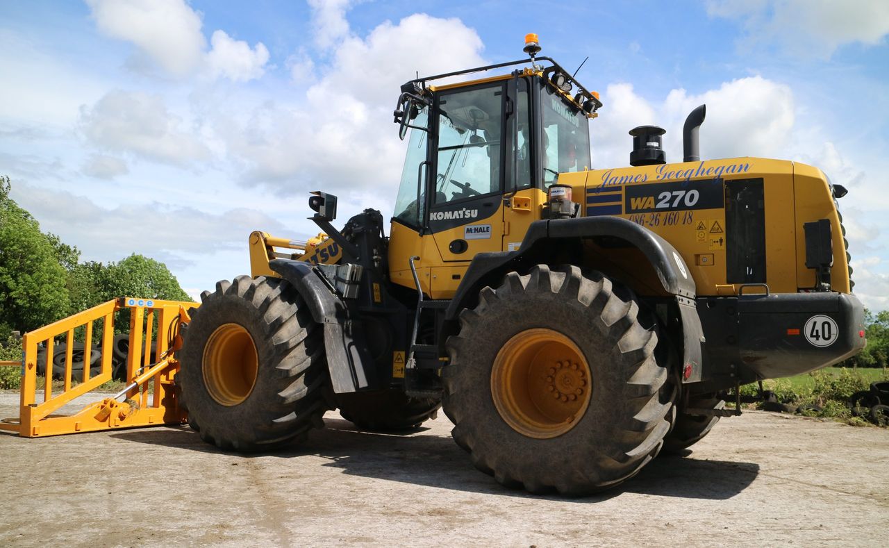 Video: Watch this Komatsu tackle 'wagon' silage in the midlands