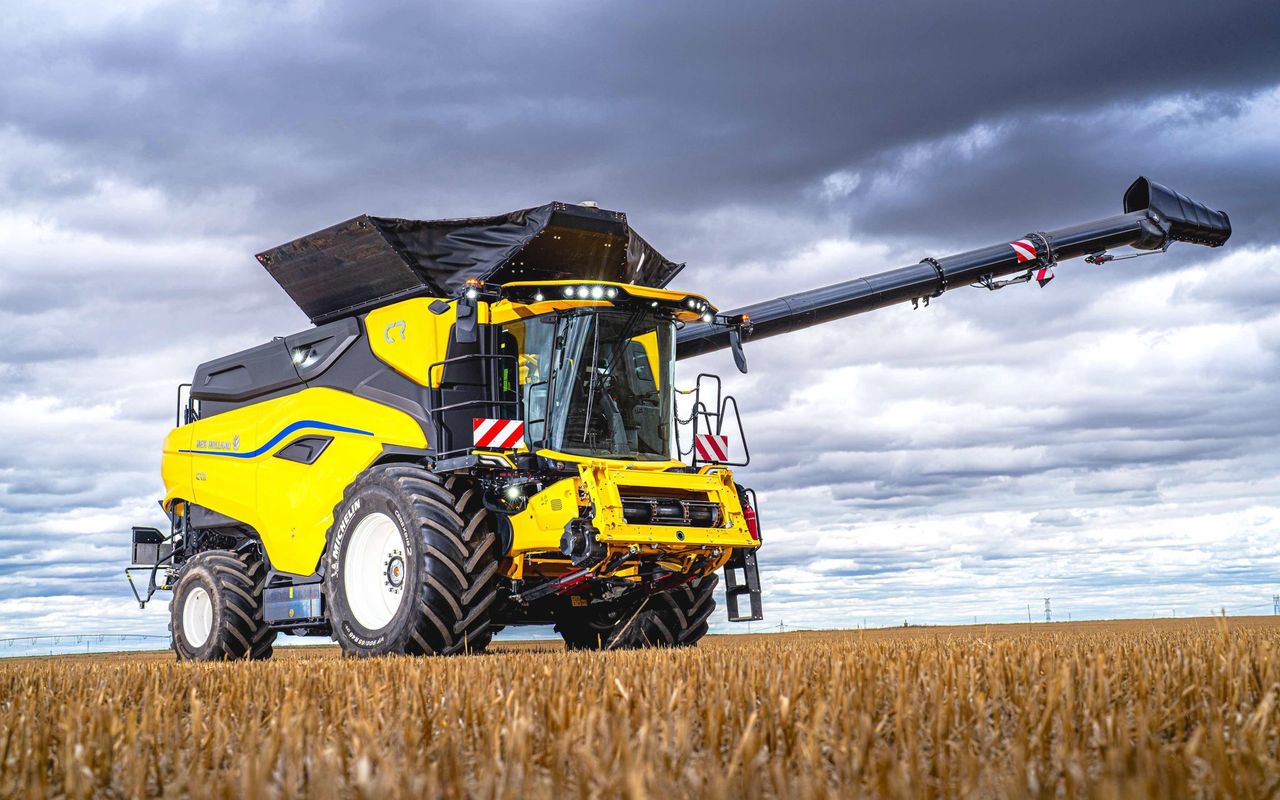 Michelin UltraFlex tyres for NH’s flagship combine