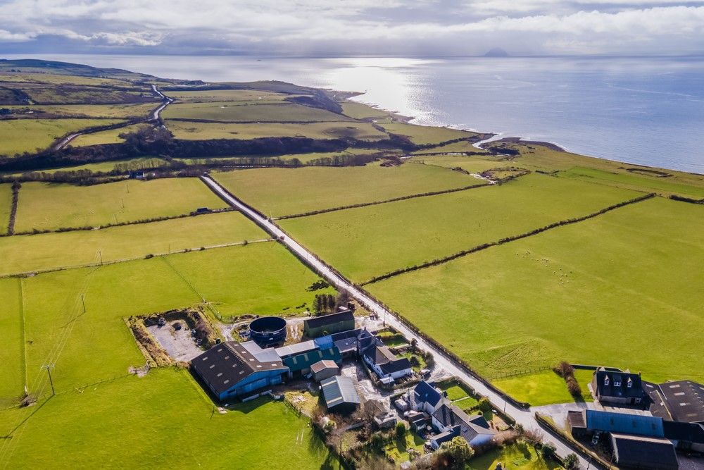 Bellevue Farm comes to the market with farmhouse and cottages