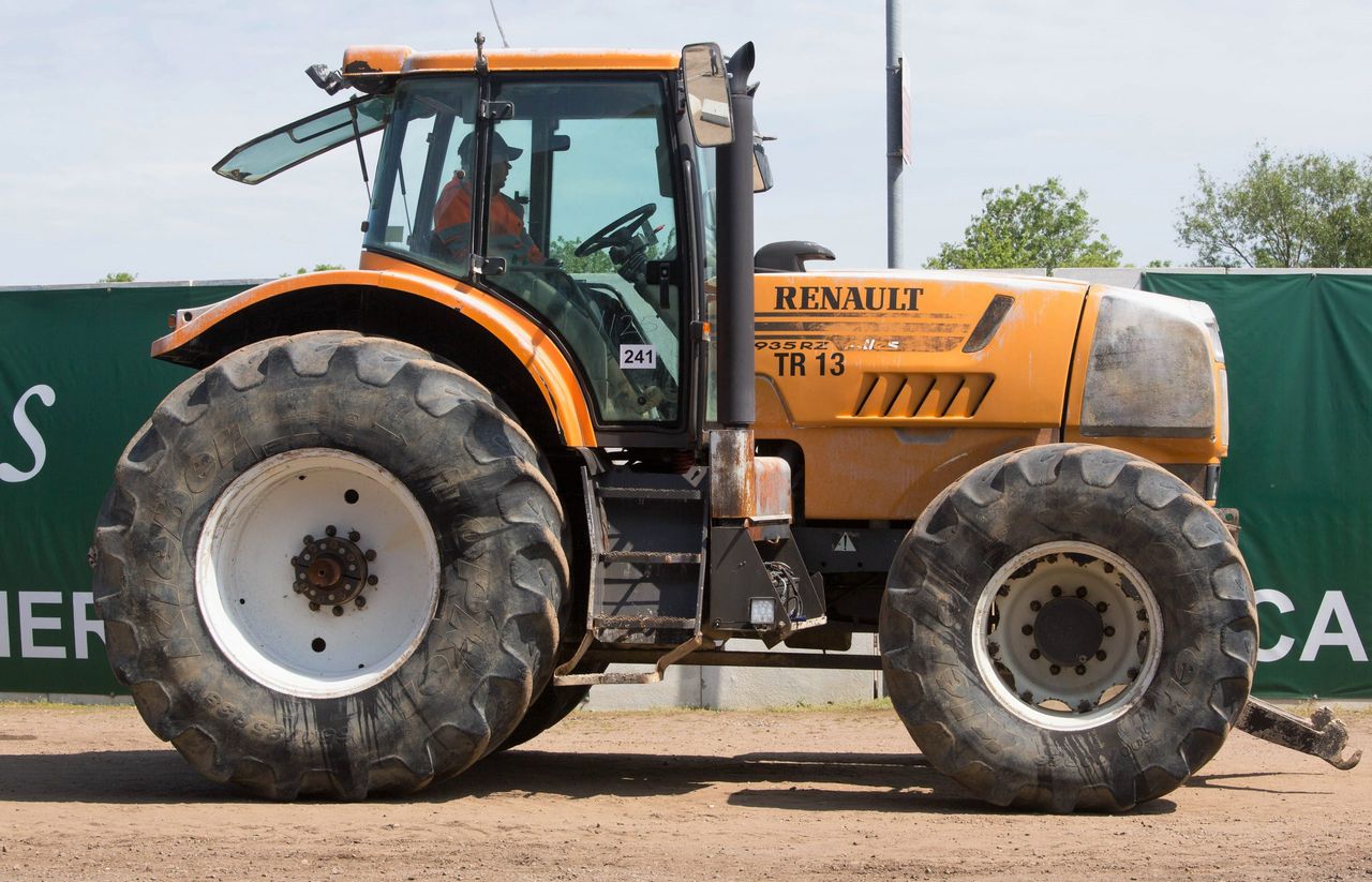 Auction report: ‘Best of the rest’ at monster May tractor sale
