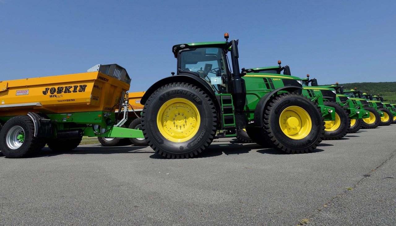 New 'road-spec' tractor tyre: Is this what contractors need?