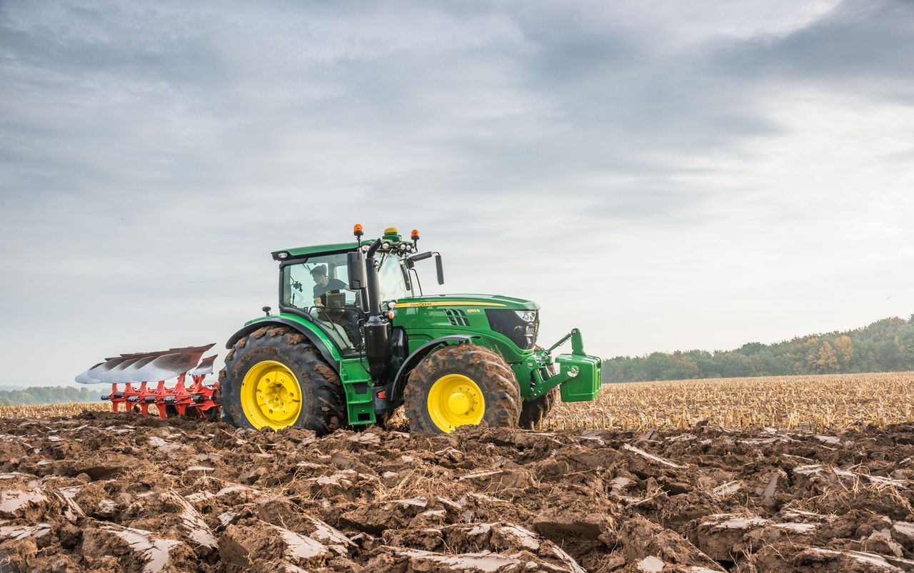 John Deere expands its product range with 14 new mid-range models