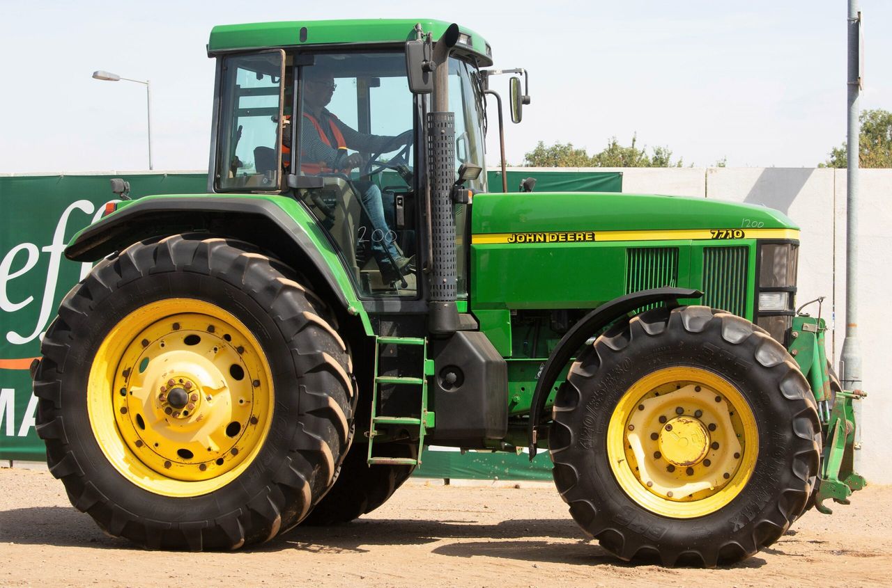 Auction report: John Deere highlights from latest Cambridge sale