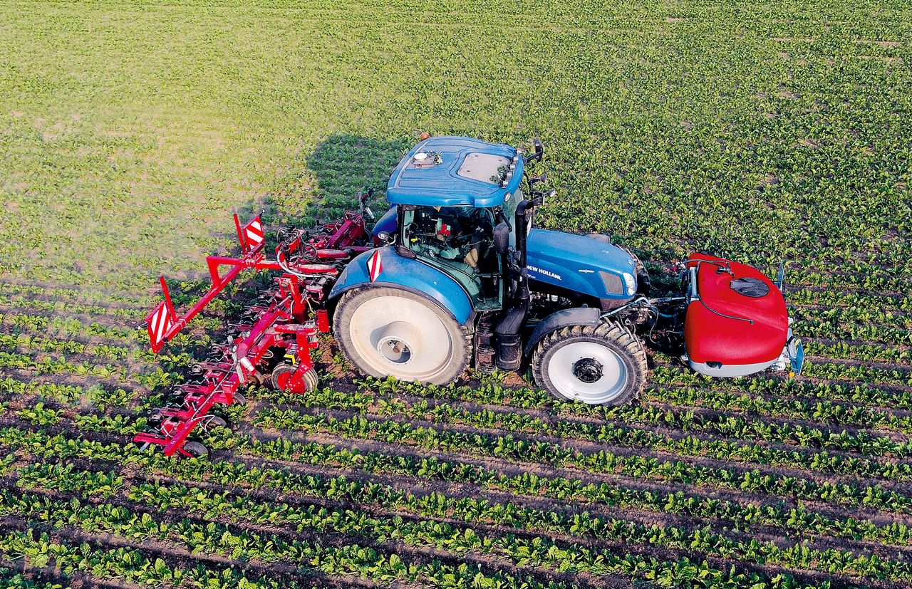 Lemken combines mechanical weed control and herbicide spraying