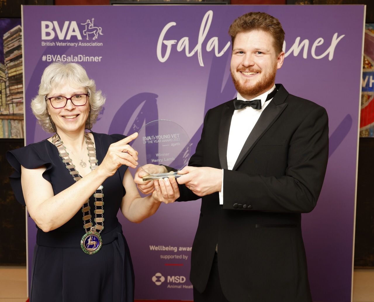 Henry Lamb receives 2023 BVA Young Vet of the Year Award