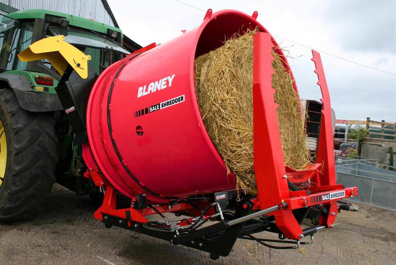 Bale-shredding machine chops ‘5 times faster than a diet feeder’