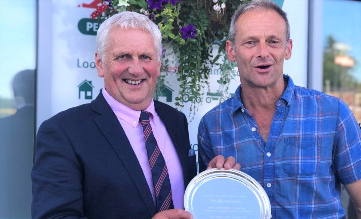 Farming TV presenter honoured for services to agriculture