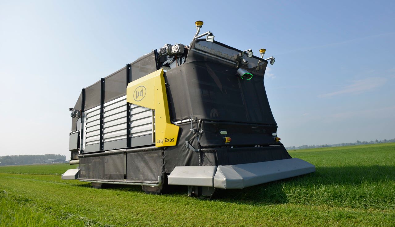 Pics: First ‘fully autonomous’ zero-grazing machine unveiled