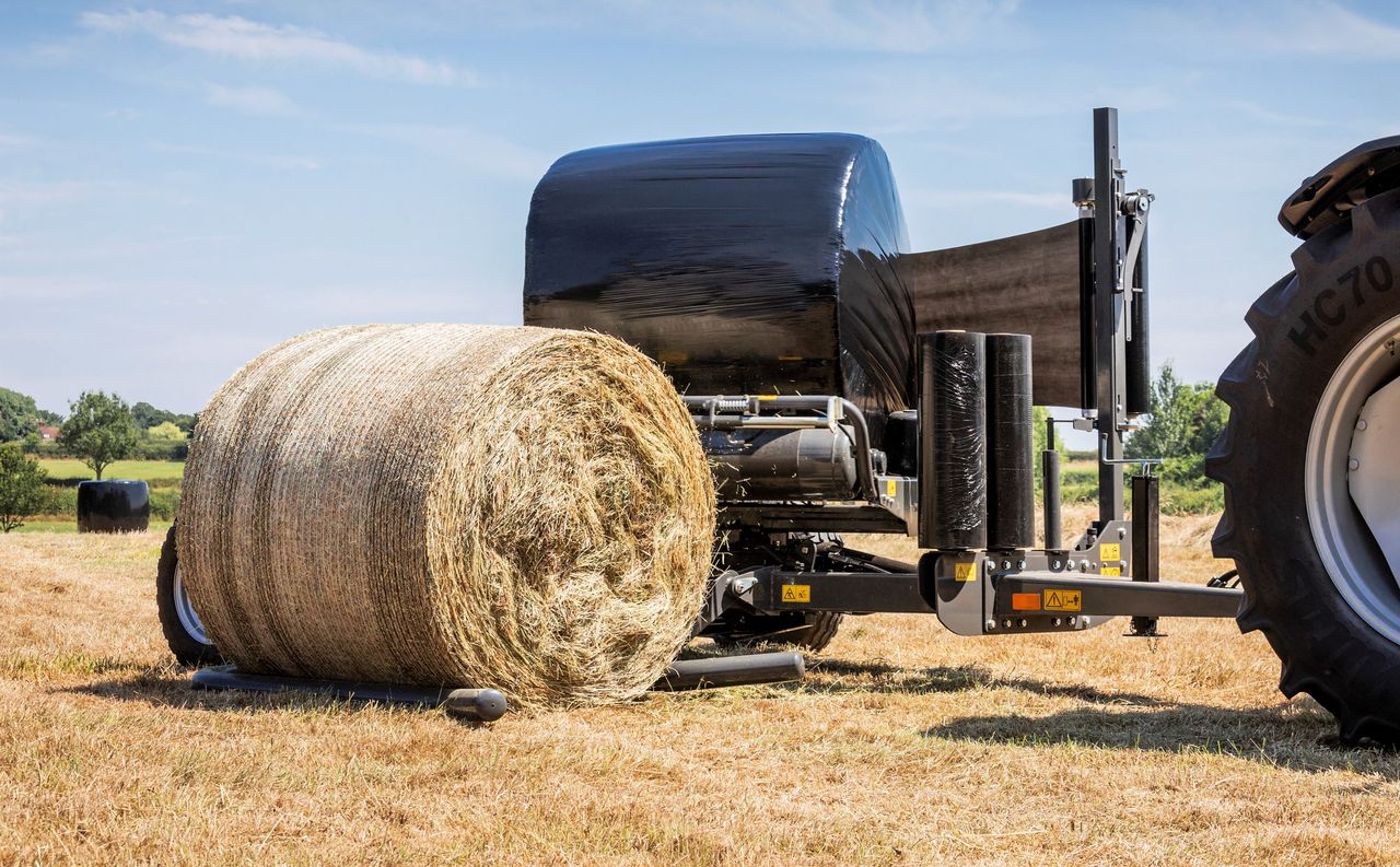 A ‘straight-forward’ trailed wrapper…from Massey Ferguson