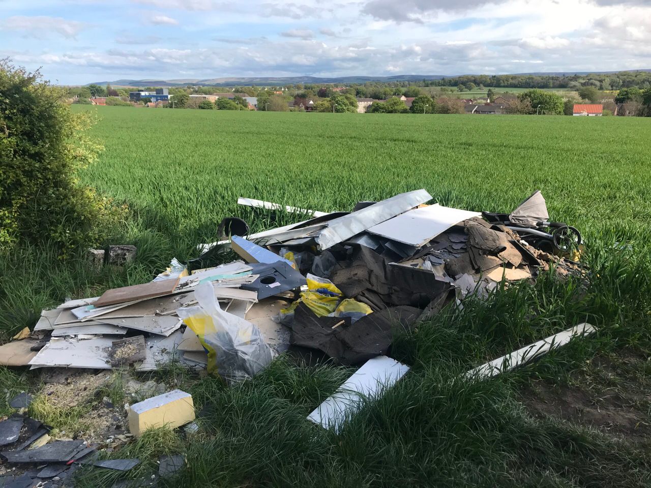 NFU Scotland and SLE call for urgent action to be taken on fly-tipping