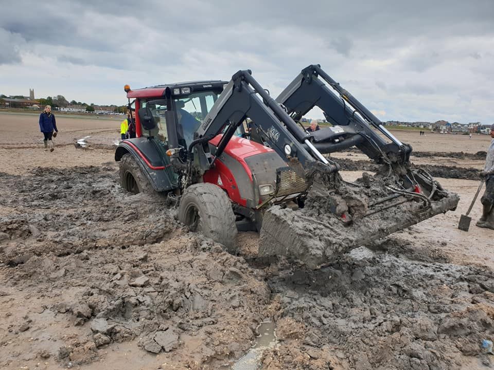 Tractor stuck on Exmouth beach for 2 days pulled free
